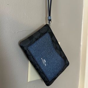 Coach F22713 Corner Zip Wristlet Black With Metallic Navy - New With Tag